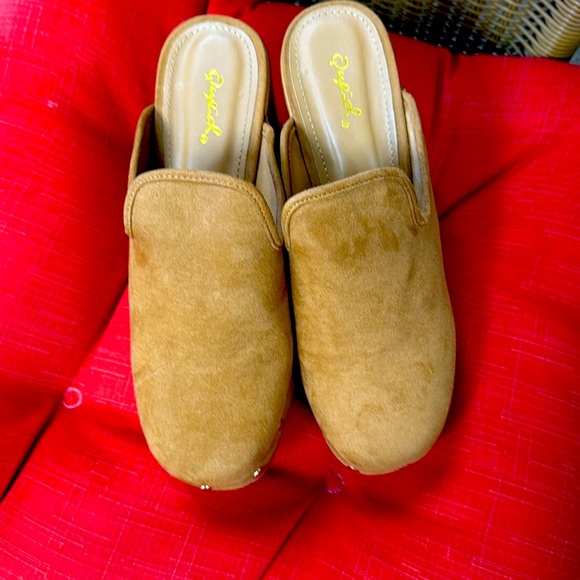 Qupid Shoes - Qupid Suede Heels- rusty brown. - Size 8